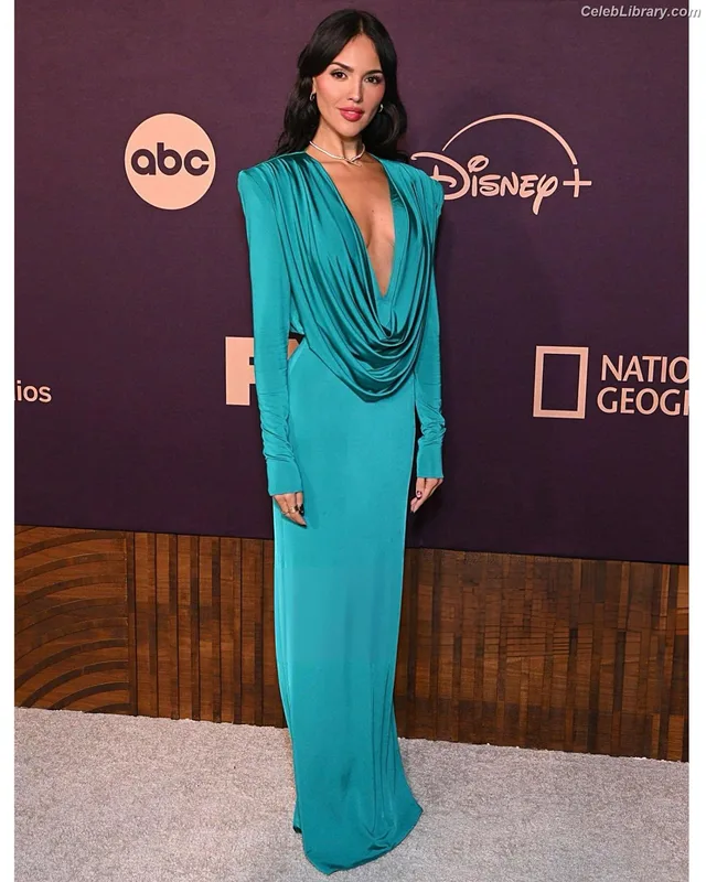 Eiza Gonzalez photo 20 of 1935