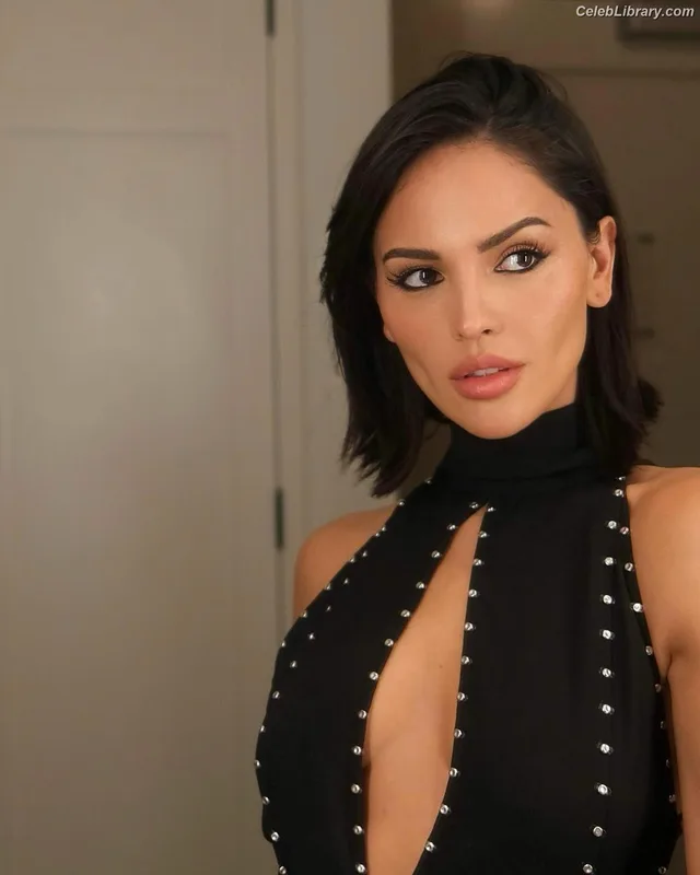 Eiza Gonzalez photo 5 of 1935