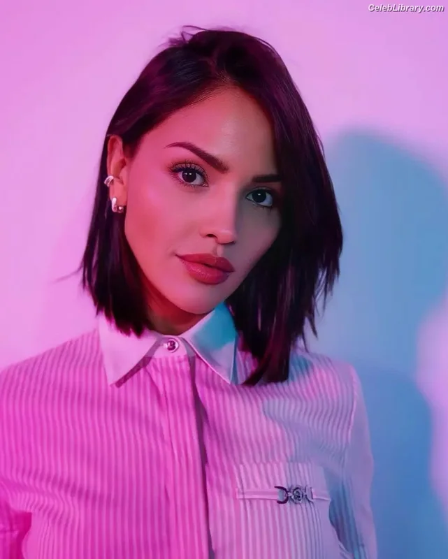Eiza Gonzalez photo 9 of 1935