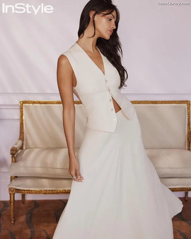 Eiza Gonzalez photo 15 of 1935