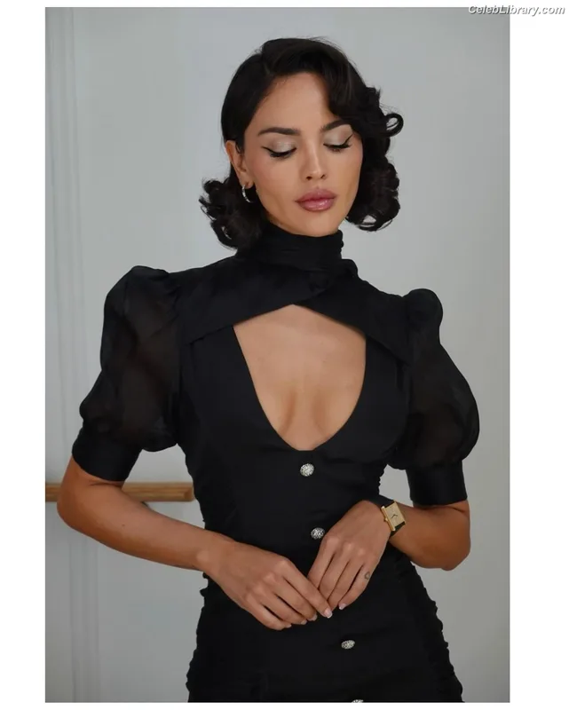Eiza Gonzalez photo 4 of 1935