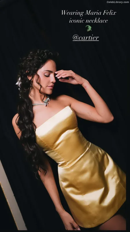 Eiza Gonzalez photo 8 of 1935