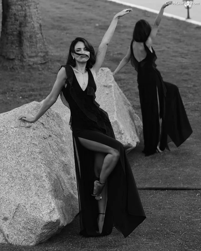 Eiza Gonzalez photo 12 of 1935