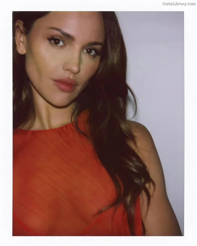 Eiza Gonzalez photo 16 of 1935