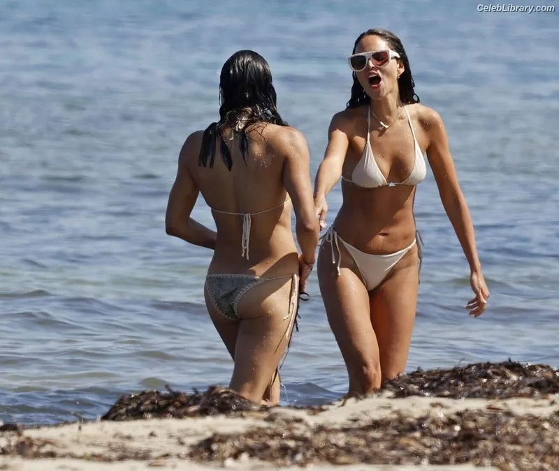 Eiza Gonzalez photo 23 of 1935