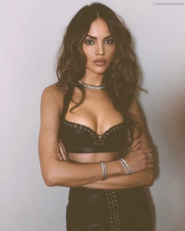 Eiza Gonzalez photo 10 of 1935