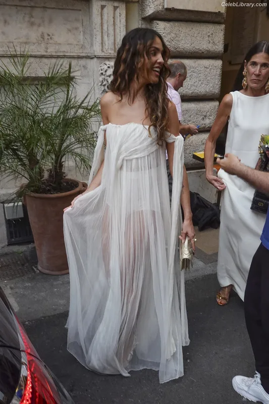 Eiza Gonzalez photo 21 of 1935