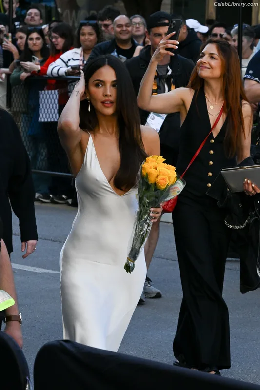 Eiza Gonzalez photo 20 of 1935