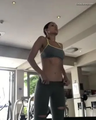 Eiza Gonzalez photo 2 of 1935