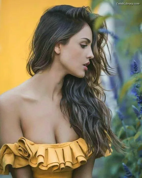 Eiza Gonzalez photo 20 of 1935