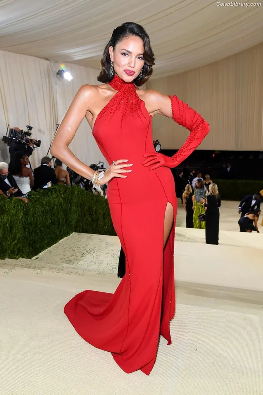 Eiza Gonzalez photo 20 of 1935