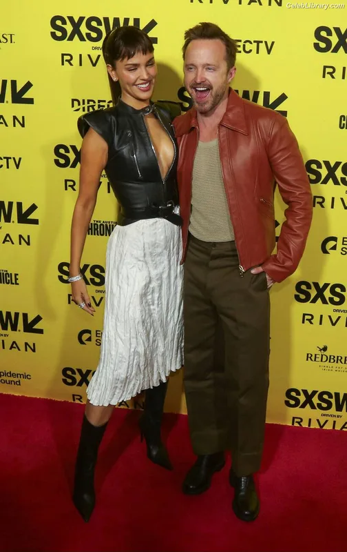 Eiza Gonzalez photo 24 of 1935