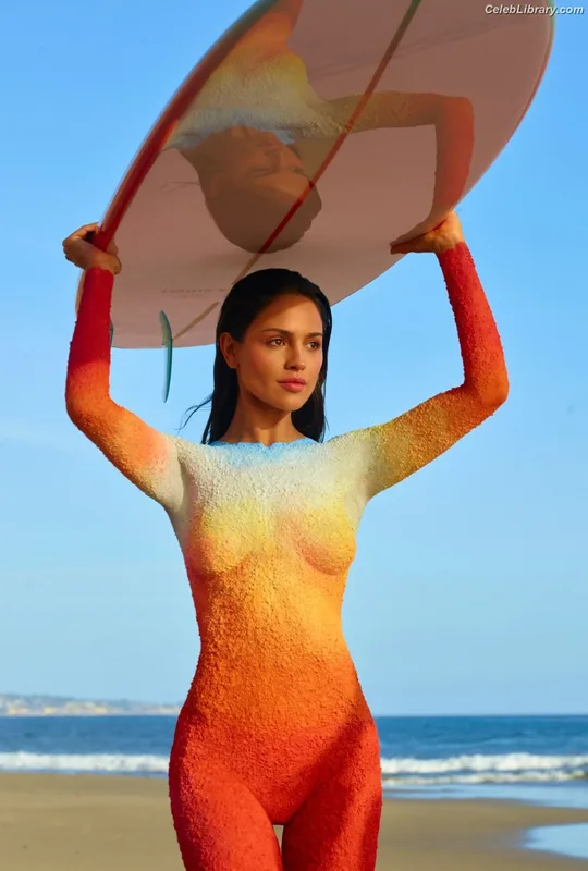 Eiza Gonzalez photo 21 of 1935