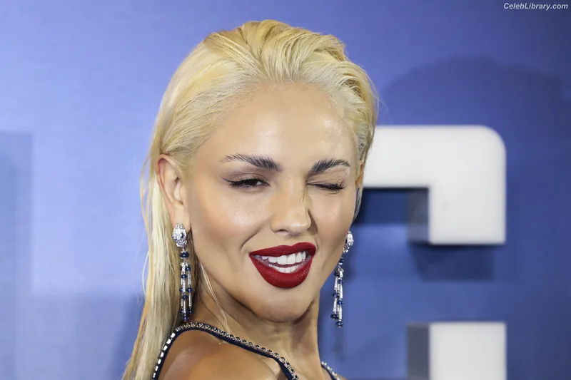 Eiza Gonzalez photo 19 of 1935