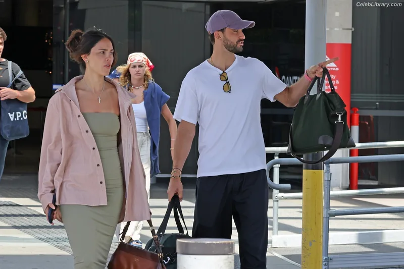 Eiza Gonzalez photo 7 of 1935