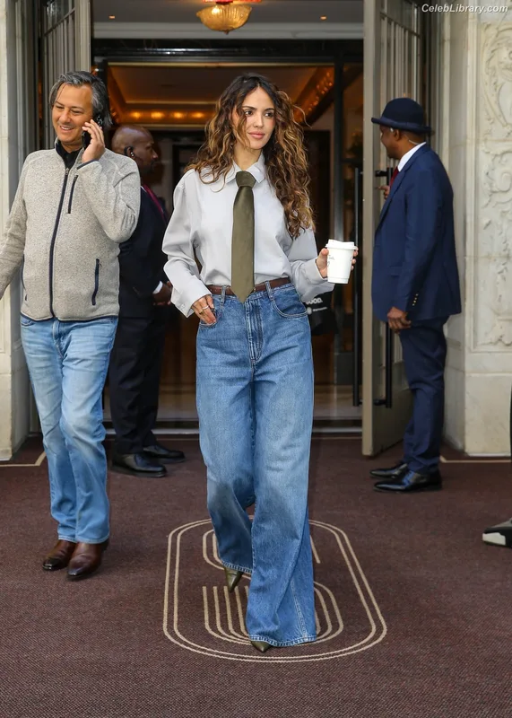Eiza Gonzalez photo 11 of 1935