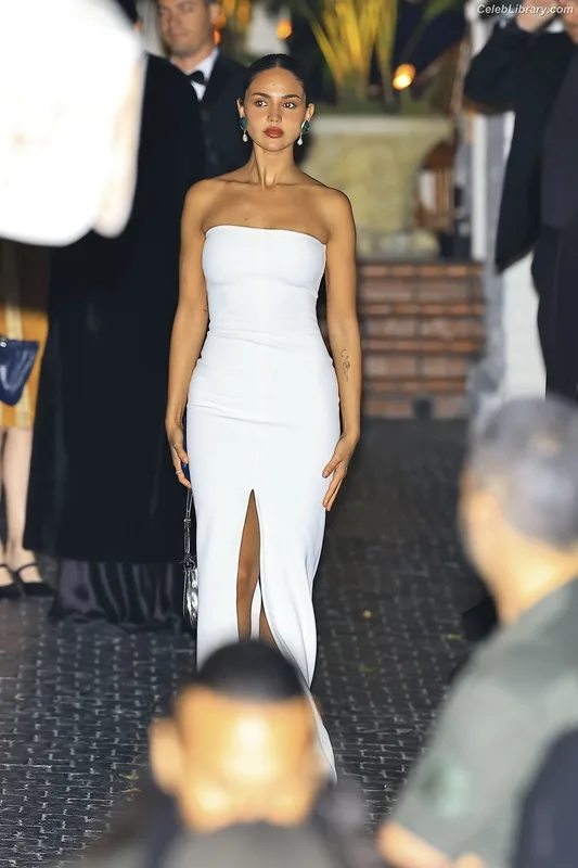 Eiza Gonzalez photo 20 of 1935