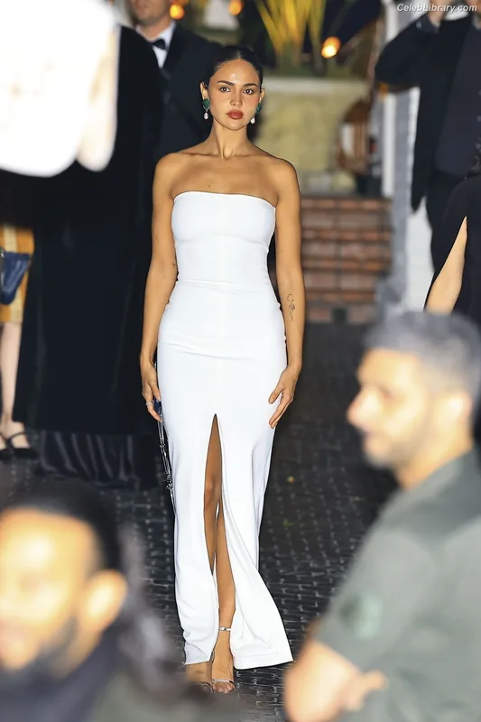 Eiza Gonzalez photo 10 of 1935