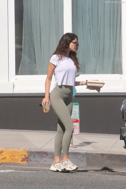 Eiza Gonzalez photo 11 of 1935