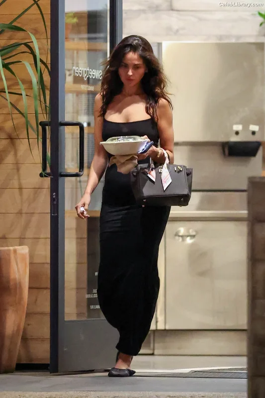 Eiza Gonzalez photo 17 of 1935