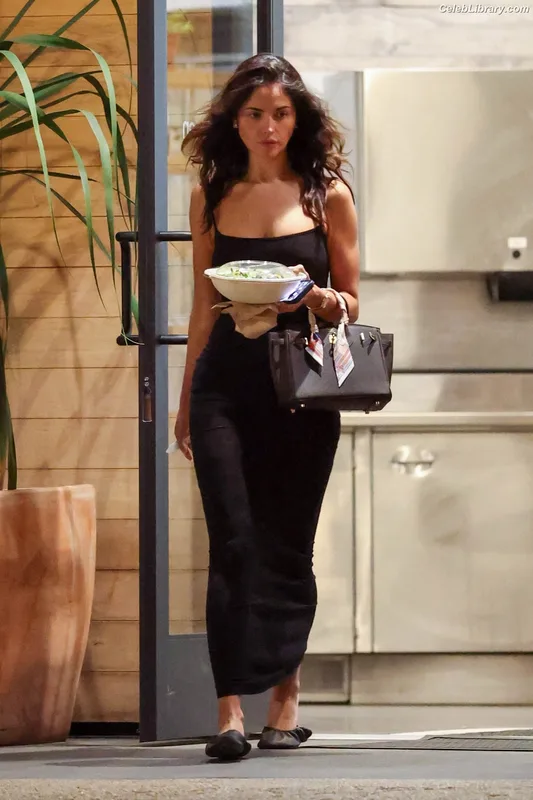 Eiza Gonzalez photo 18 of 1935