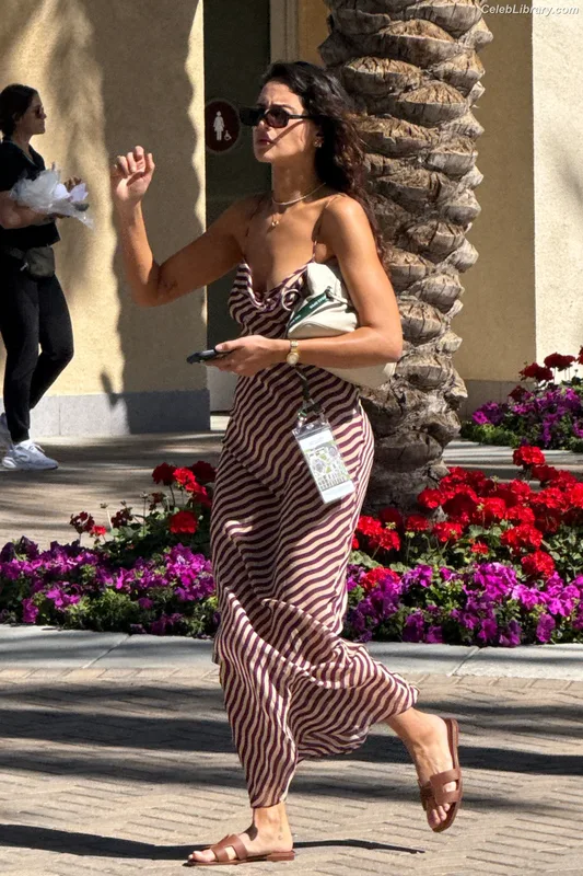 Eiza Gonzalez photo 3 of 1935