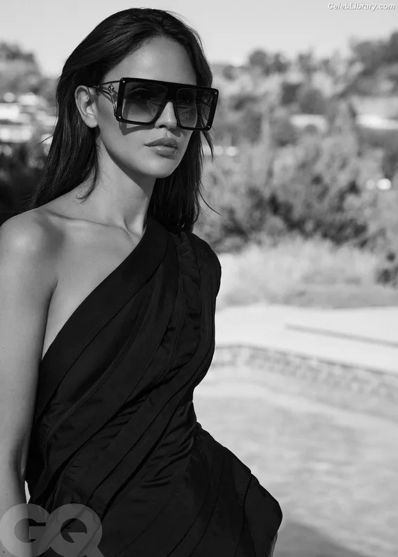 Eiza Gonzalez photo 6 of 1935