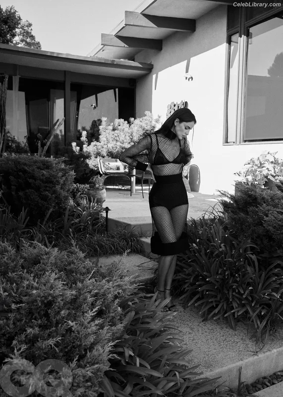 Eiza Gonzalez photo 8 of 1935