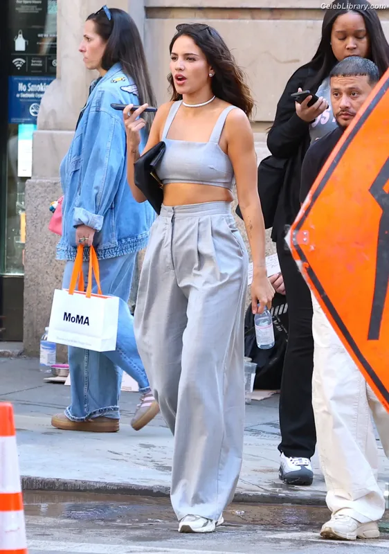 Eiza Gonzalez photo 21 of 1935