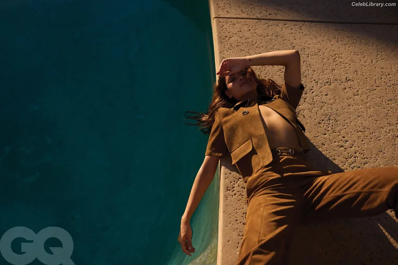 Eiza Gonzalez photo 5 of 1935