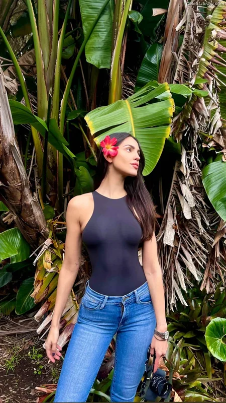 Eiza Gonzalez photo 16 of 1935