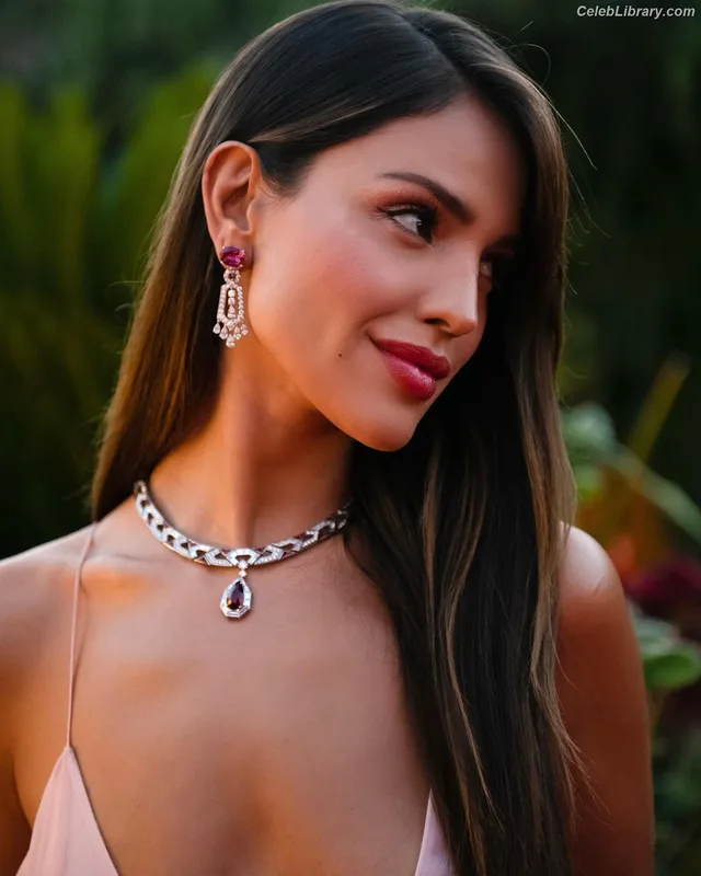 Eiza Gonzalez photo 22 of 1935