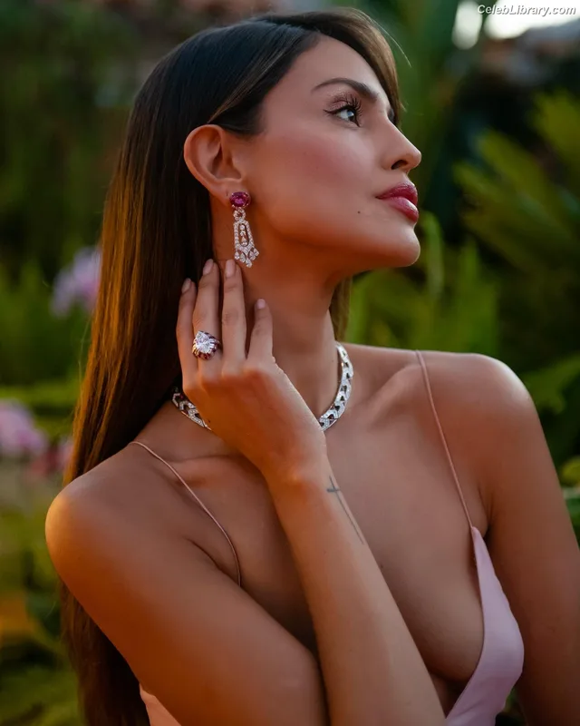 Eiza Gonzalez photo 1 of 1935