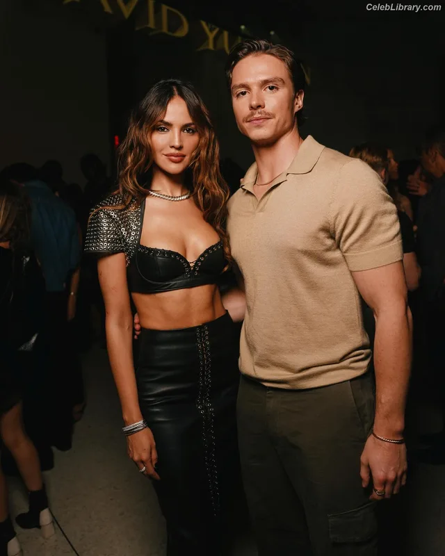 Eiza Gonzalez photo 18 of 1935