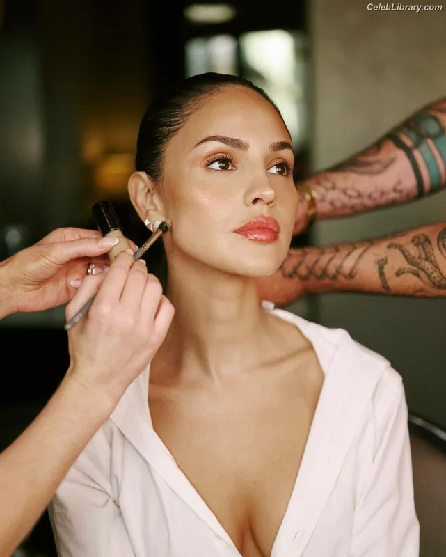 Eiza Gonzalez photo 24 of 1935