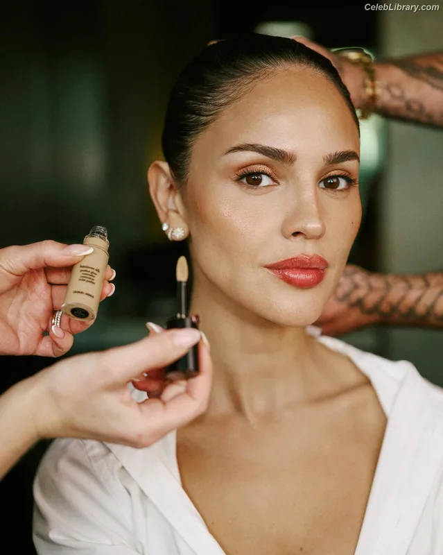 Eiza Gonzalez photo 1 of 1935