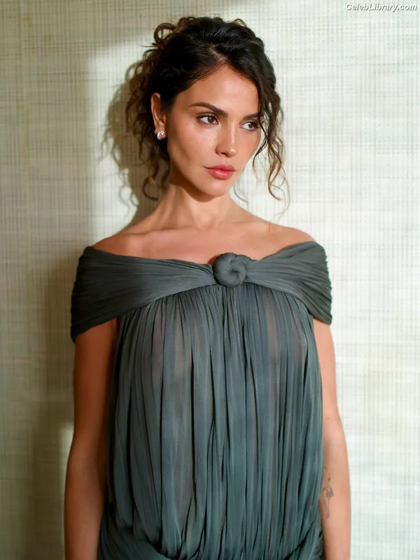 Eiza Gonzalez photo 20 of 1935