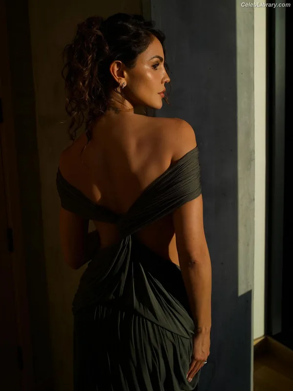 Eiza Gonzalez photo 1 of 1935