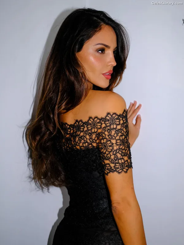Eiza Gonzalez photo 8 of 1935