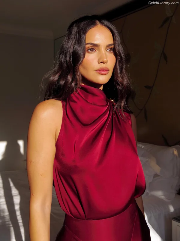 Eiza Gonzalez photo 19 of 1935