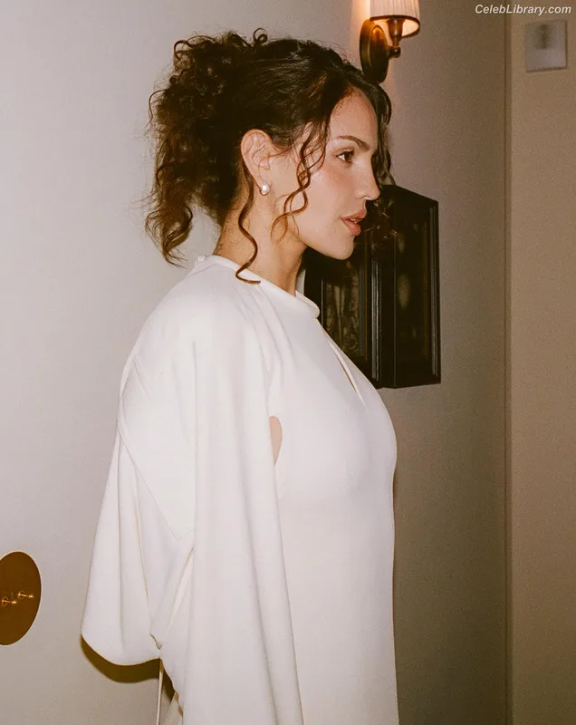 Eiza Gonzalez photo 24 of 1935