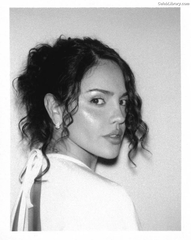 Eiza Gonzalez photo 7 of 1935