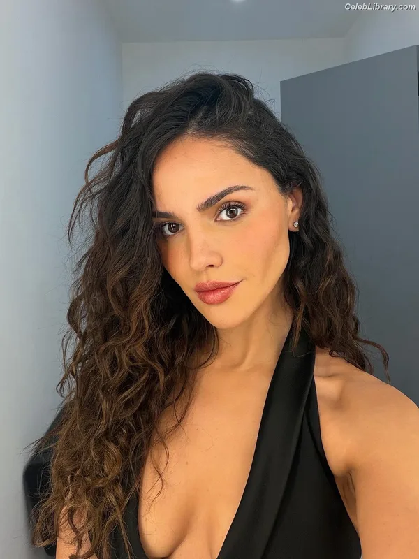 Eiza Gonzalez photo 8 of 1935