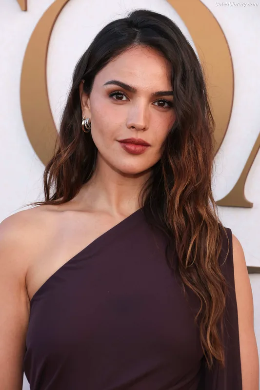 Eiza Gonzalez photo 2 of 1935