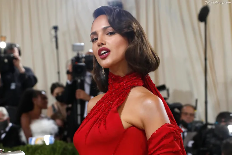 Eiza Gonzalez photo 10 of 1935