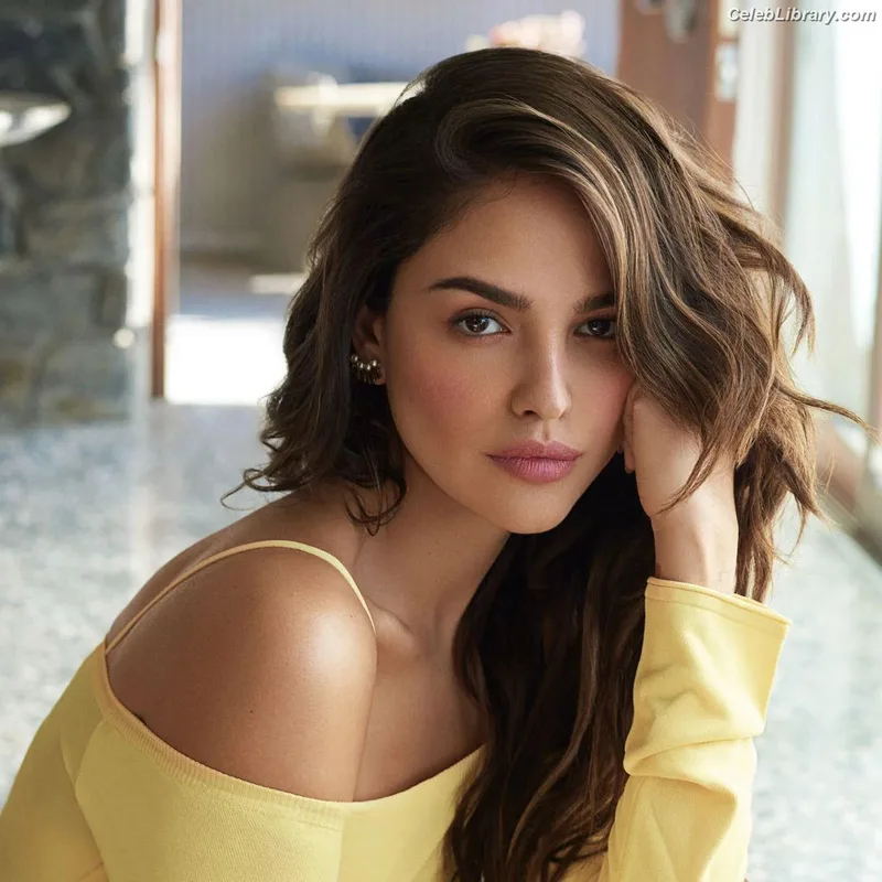 Eiza Gonzalez photo 1 of 1935