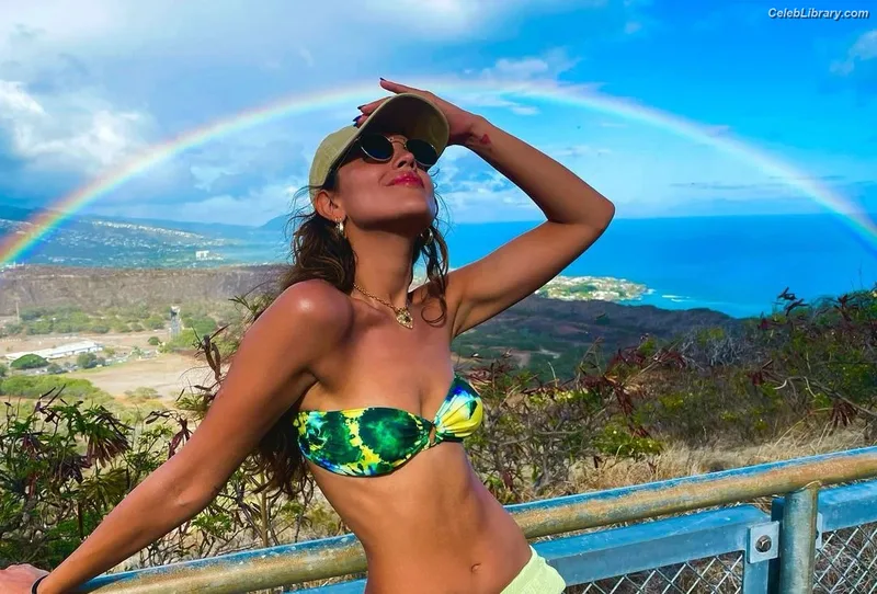 Eiza Gonzalez photo 1 of 1935