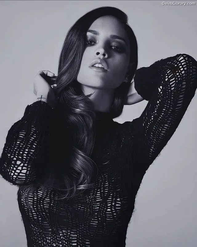 Eiza Gonzalez photo 2 of 1935