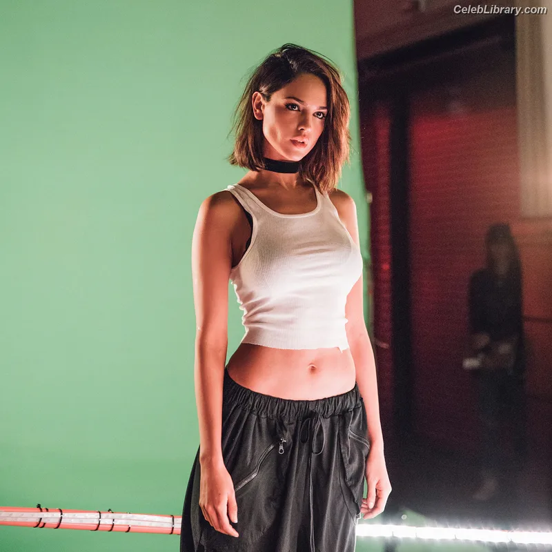 Eiza Gonzalez photo 6 of 1935