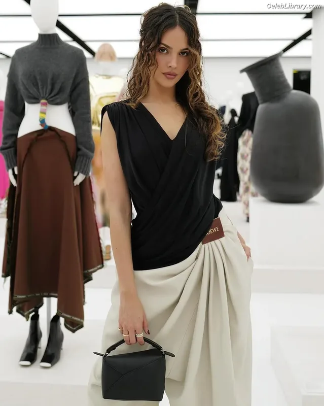 Eiza Gonzalez photo 14 of 1935